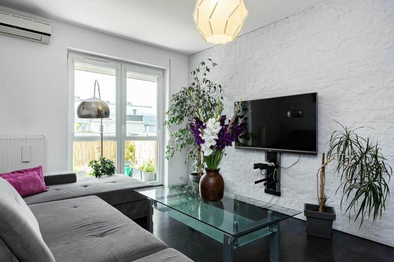 Apartments Wroclaw Manganowa By Noclegi Renters Esterno foto